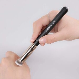 ENERGY Concealer Brush Mini Angled Flat Top Kabuki